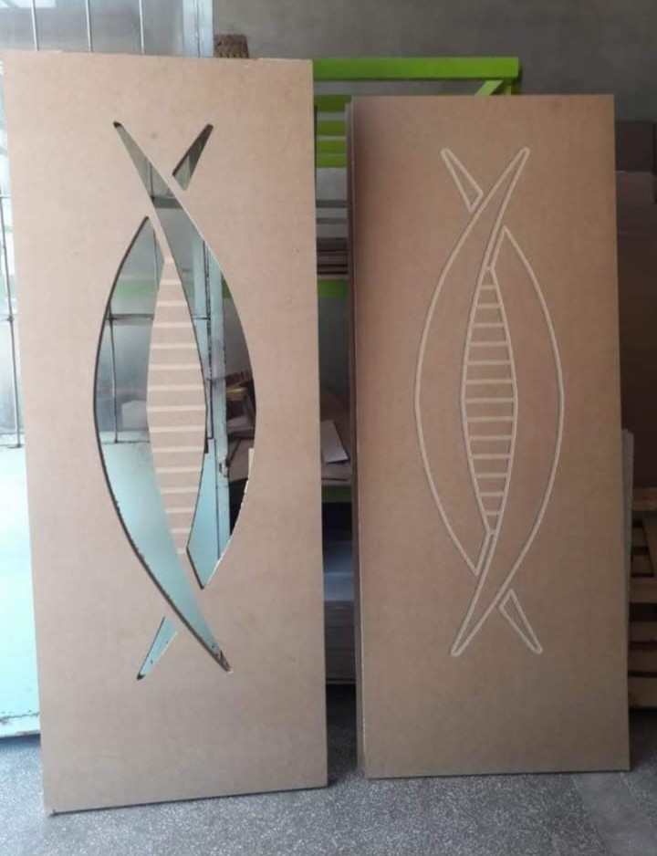 DNA Çift Sarmal Motifli Ahşap Kapı