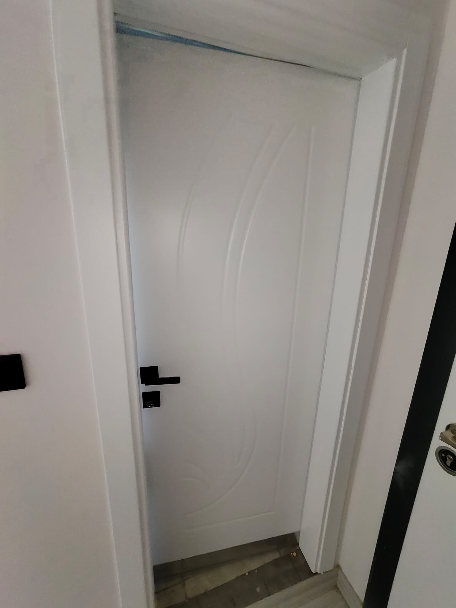 Klasik Panel Desenli Beyaz İç Kapı