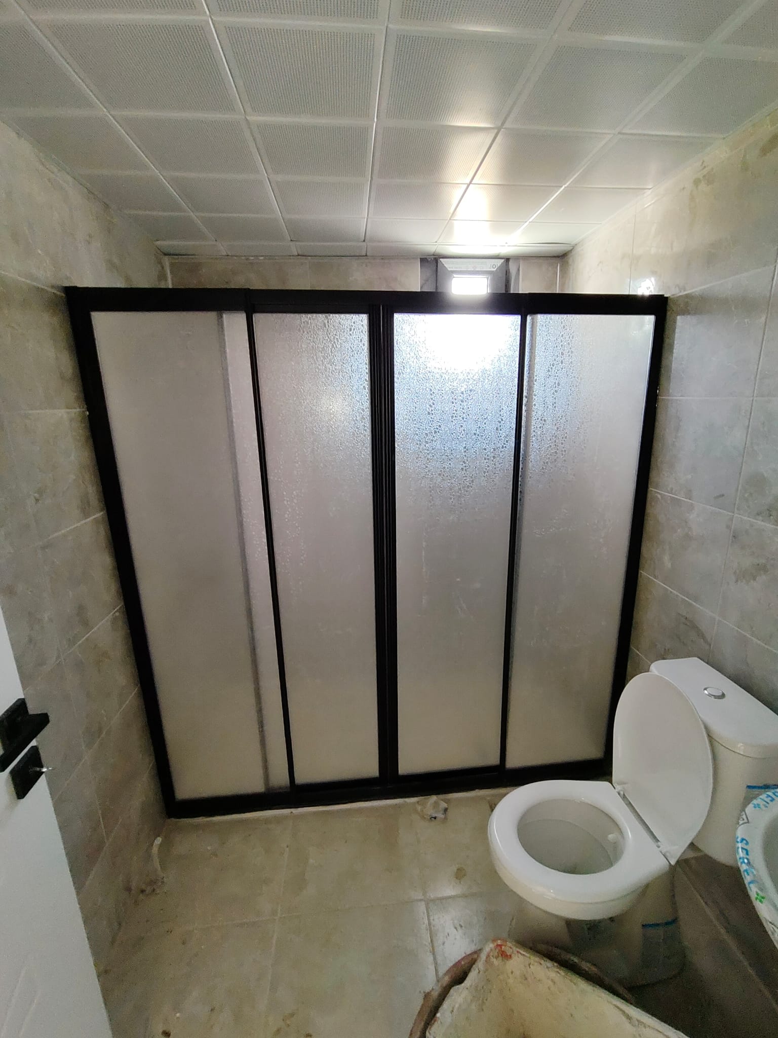 Siyah Çerçeve Mat Cam Duş Bölmesi