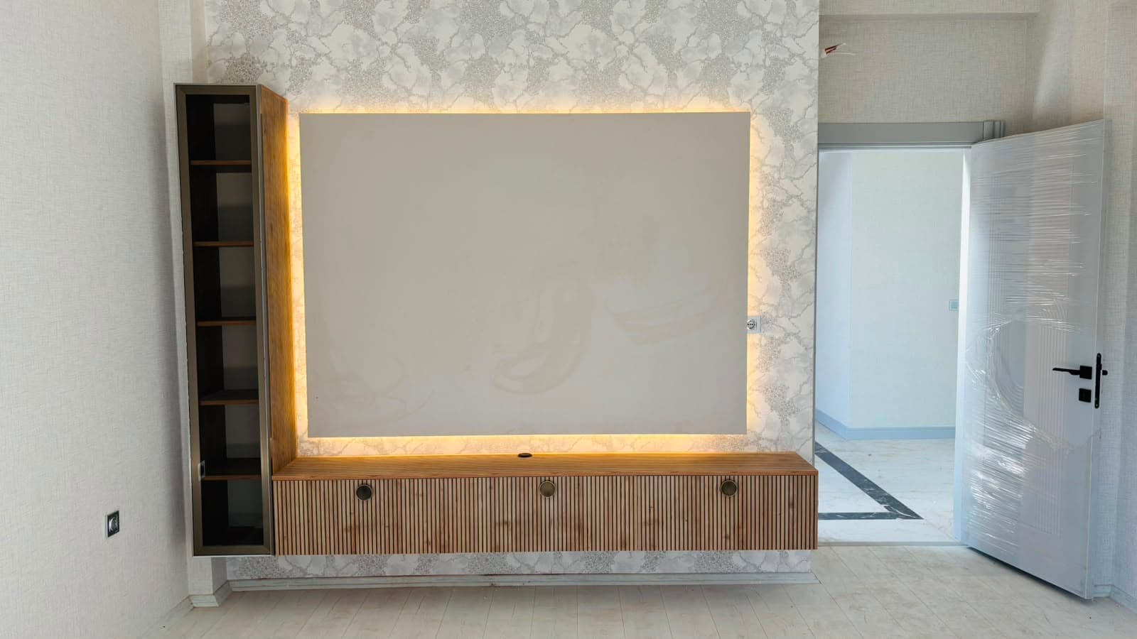 Modern LED Aydınlatmalı Ahşap TV Ünitesi
