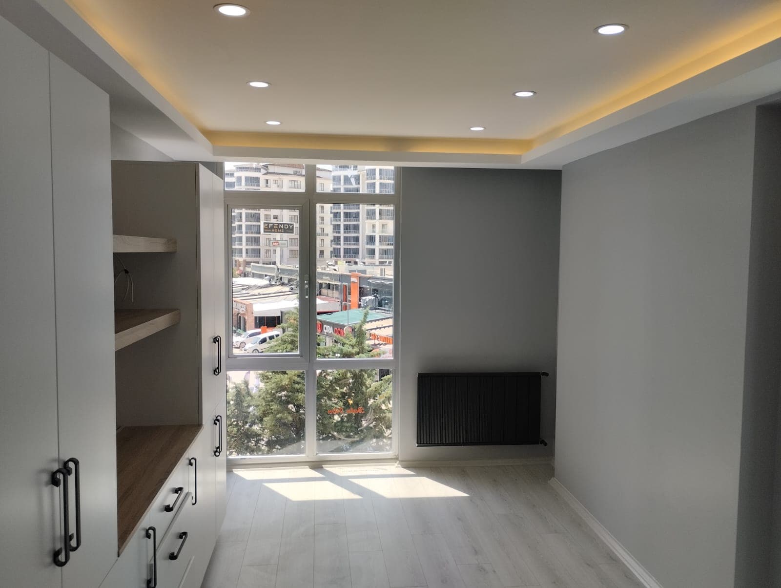 Modern TV Ünitesi Çok Amaçlı Duvar Dolabı LED Tavan Aydınlatmalı Özel Tasarım Set